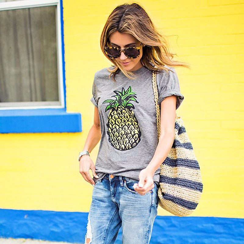 T-shirt pour femmes avec motif ananas joyeux et coupe décontractée Chic & Stil