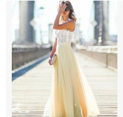Robes maxi pour femmes avec un haut en dentelle florale et une jupe fluide Chic & Stil