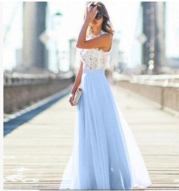 Robes maxi pour femmes avec un haut en dentelle florale et une jupe fluide Chic & Stil