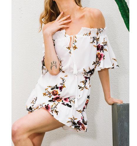 Combinaison femme sans épaule avec design floral et détails volantés Chic & Stil