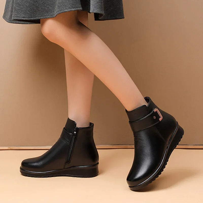 Lune London | Orthopedic boots for women with metal buckle in genuine leather and wool
