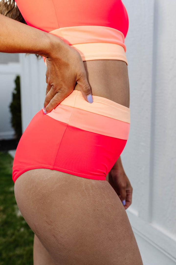 Chic und Stil | Black Colorblock Cut Back Bikini Set