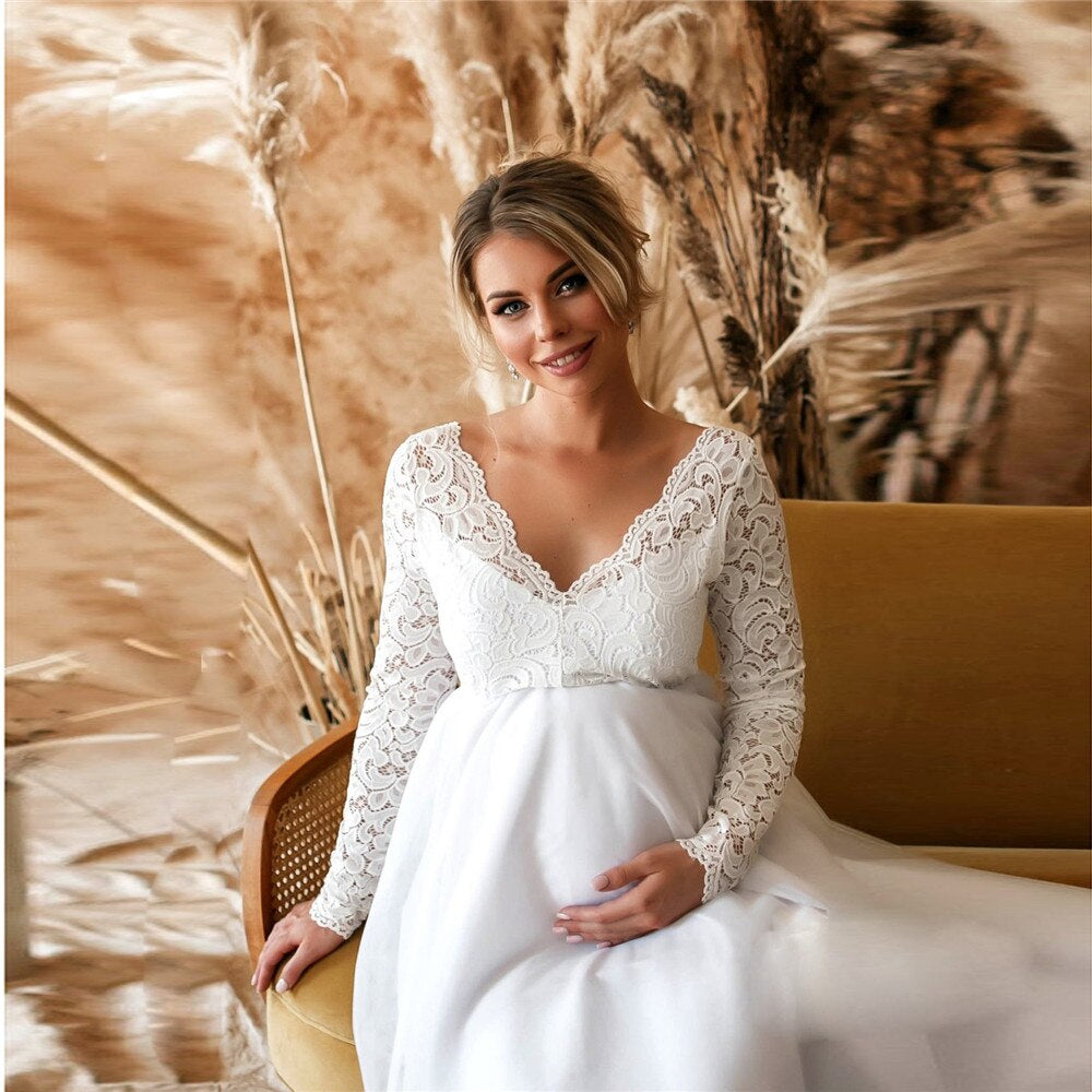 Lune London | Elegant Lace Maxi Dress for Pregnant Women