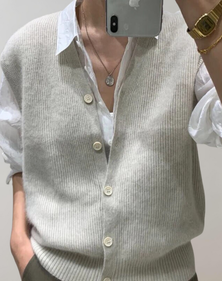 Lune London | Casual knitted vest with button placket
