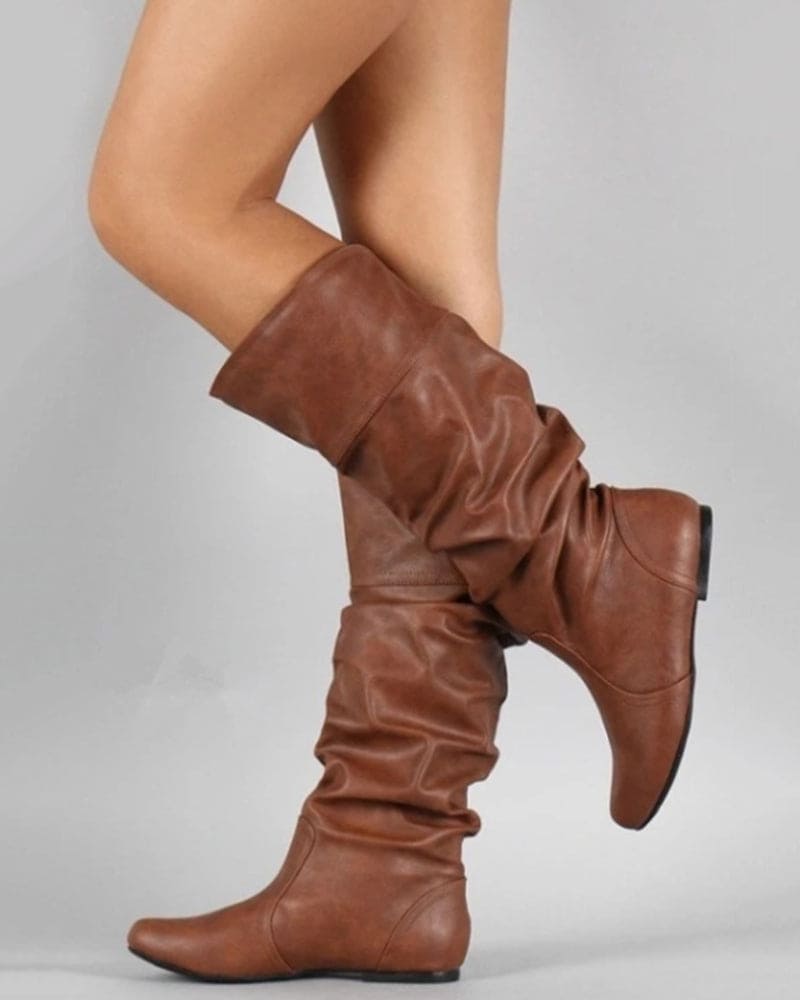 Chic und Stil | Flat Boots with Folds Up To The Knee