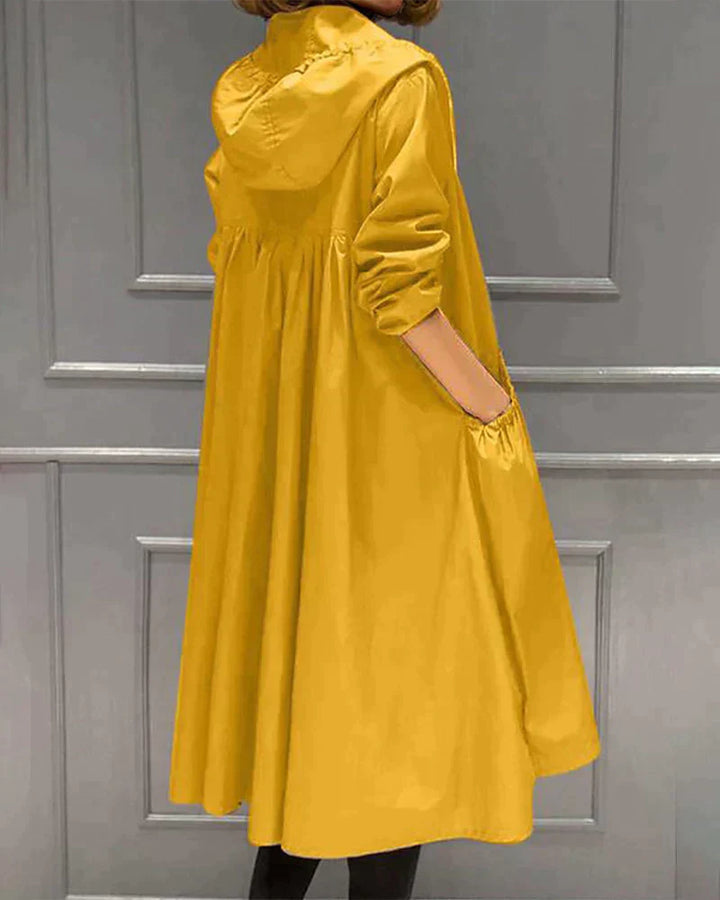 Lune London | Chic shoulder-length raincoat for women