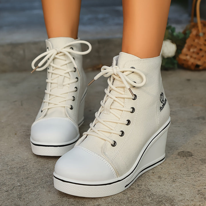 Chic und Stil | Simple canvas ankle boots with love motif