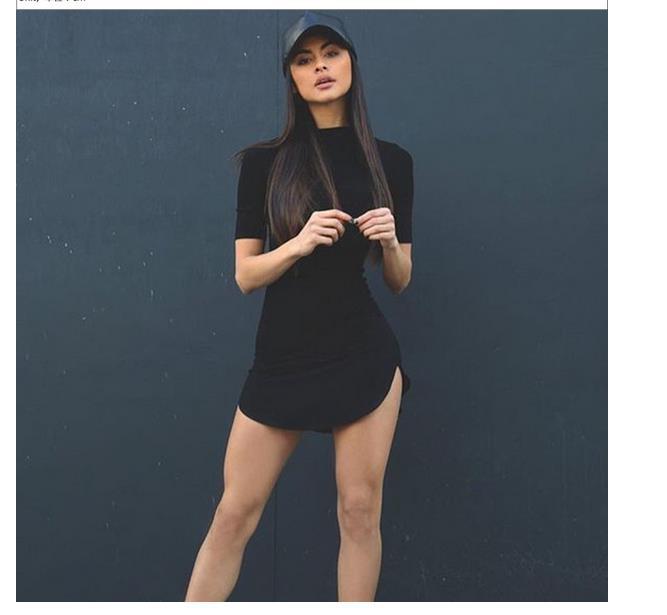 Robe mini pour femmes avec une coupe cintrée et un col roulé élégant Chic & Stil