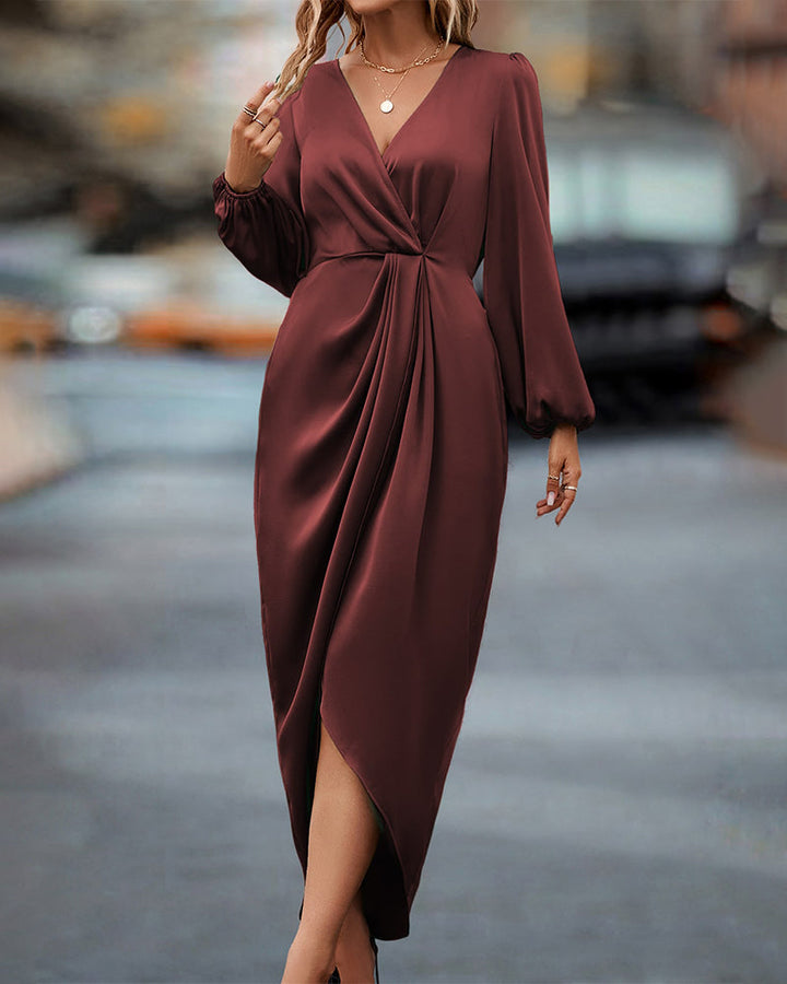 Lune London | Elegant dress with lantern sleeves and a V neckline.
