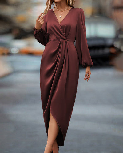 Lune London | Elegant dress with lantern sleeves and a V neckline.