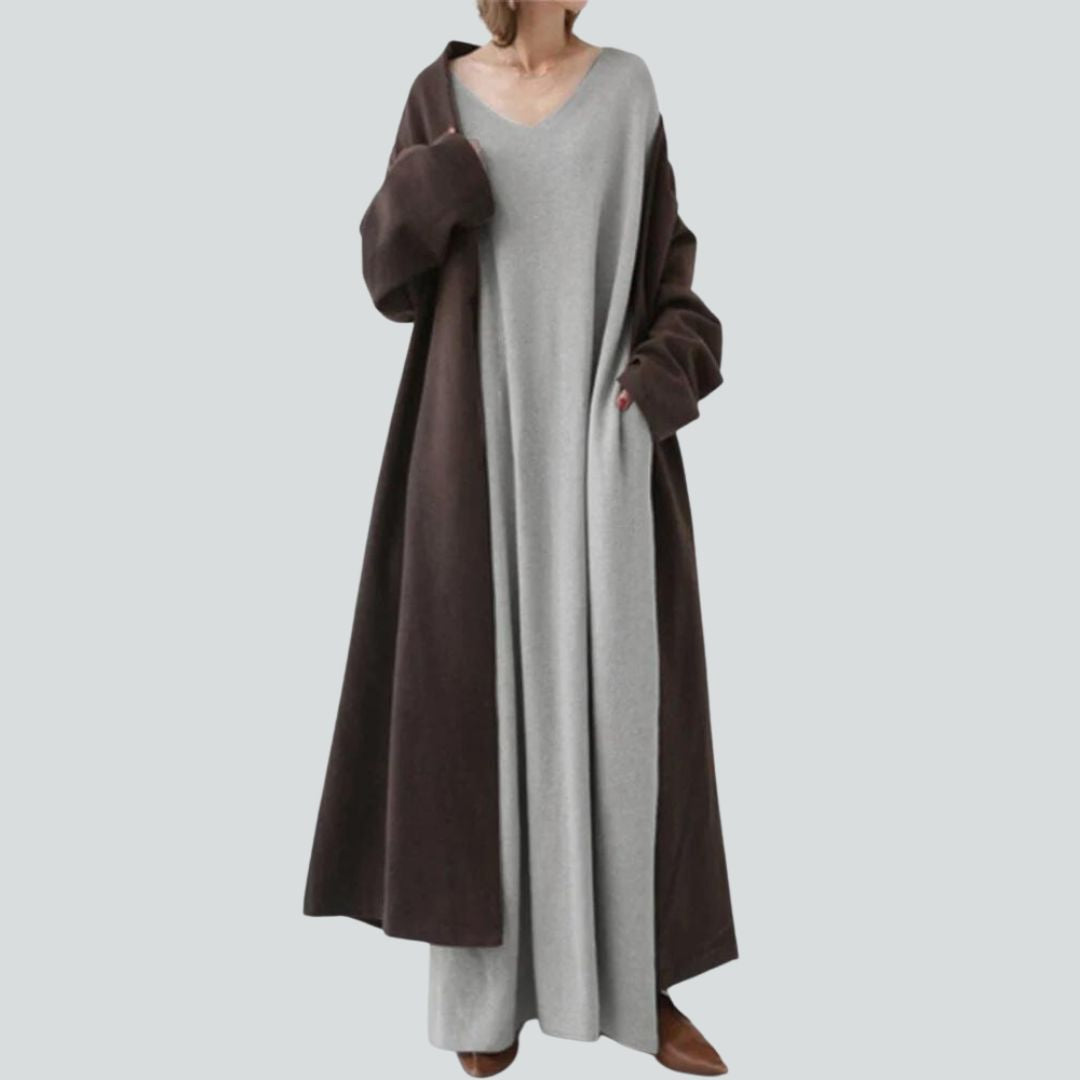 Lune London | Maxi sweater dress with V-neckline and long sleeves in a relaxed fit