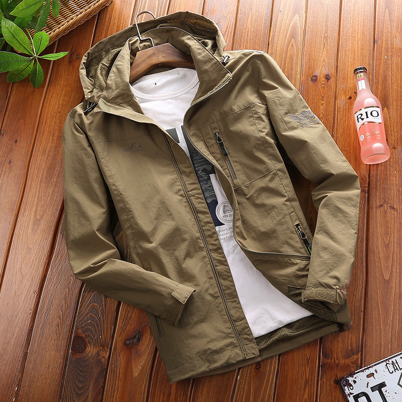 Lightweight jacket for men with adjustable hood and breathable material Lune London