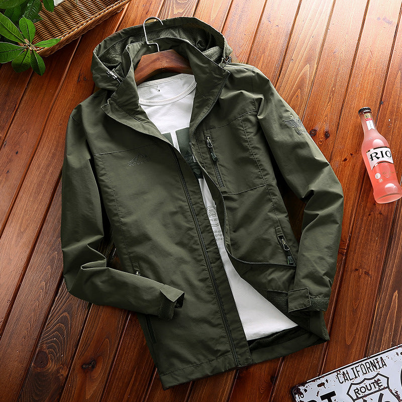 Lightweight jacket for men with adjustable hood and breathable material Lune London