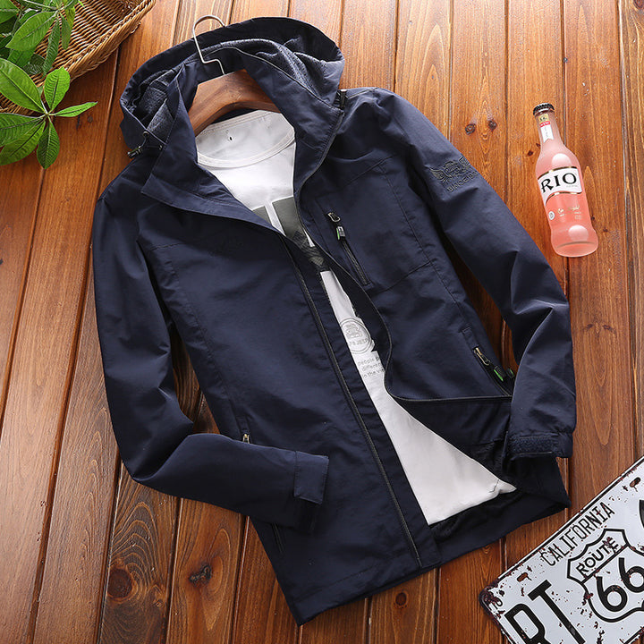 Lightweight jacket for men with adjustable hood and breathable material Lune London