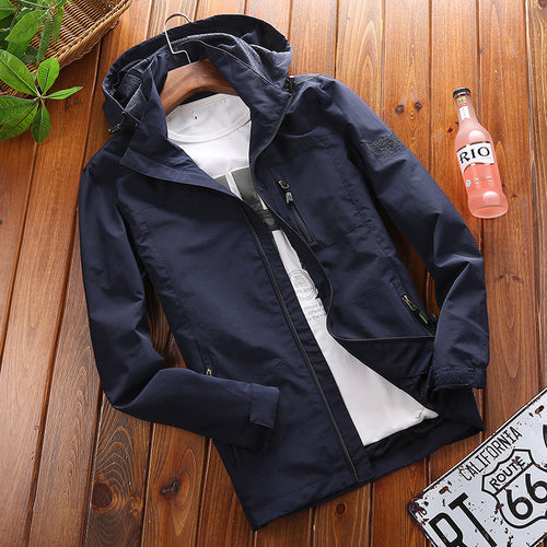Lightweight jacket for men with adjustable hood and breathable material Lune London