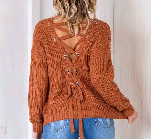 Thick knitted sweater for women with a relaxed fit and a deep round neck Lune Londonl