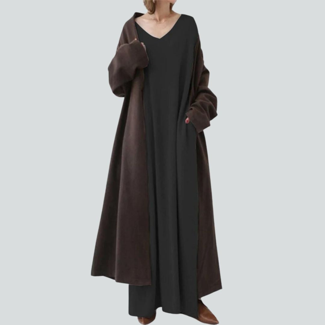 Lune London | Maxi sweater dress with V-neckline and long sleeves in a relaxed fit