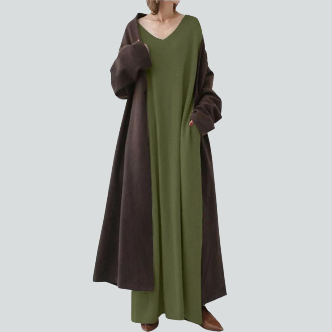 Lune London | Maxi sweater dress with V-neckline and long sleeves in a relaxed fit