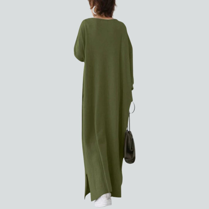 Lune London | Maxi sweater dress with V-neckline and long sleeves in a relaxed fit