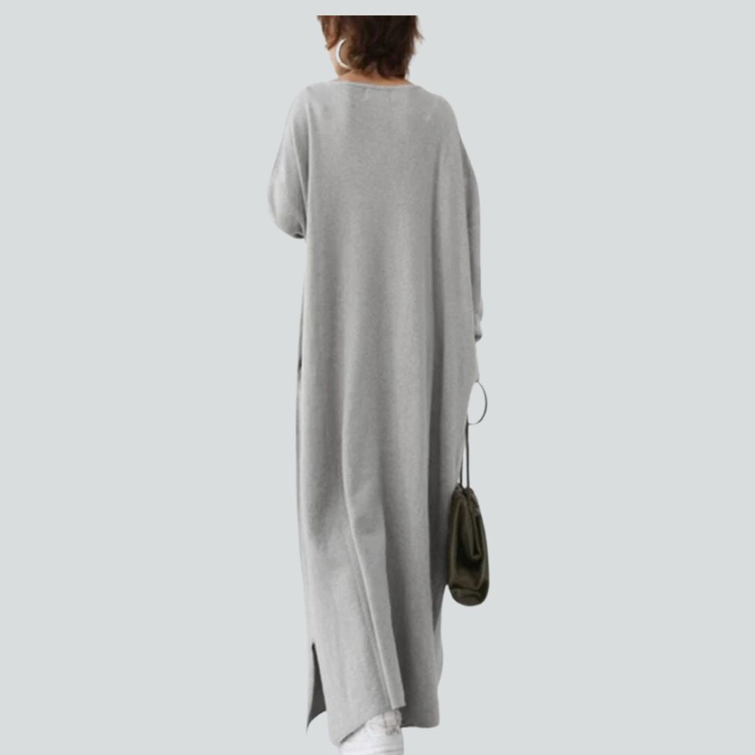 Lune London | Maxi sweater dress with V-neckline and long sleeves in a relaxed fit