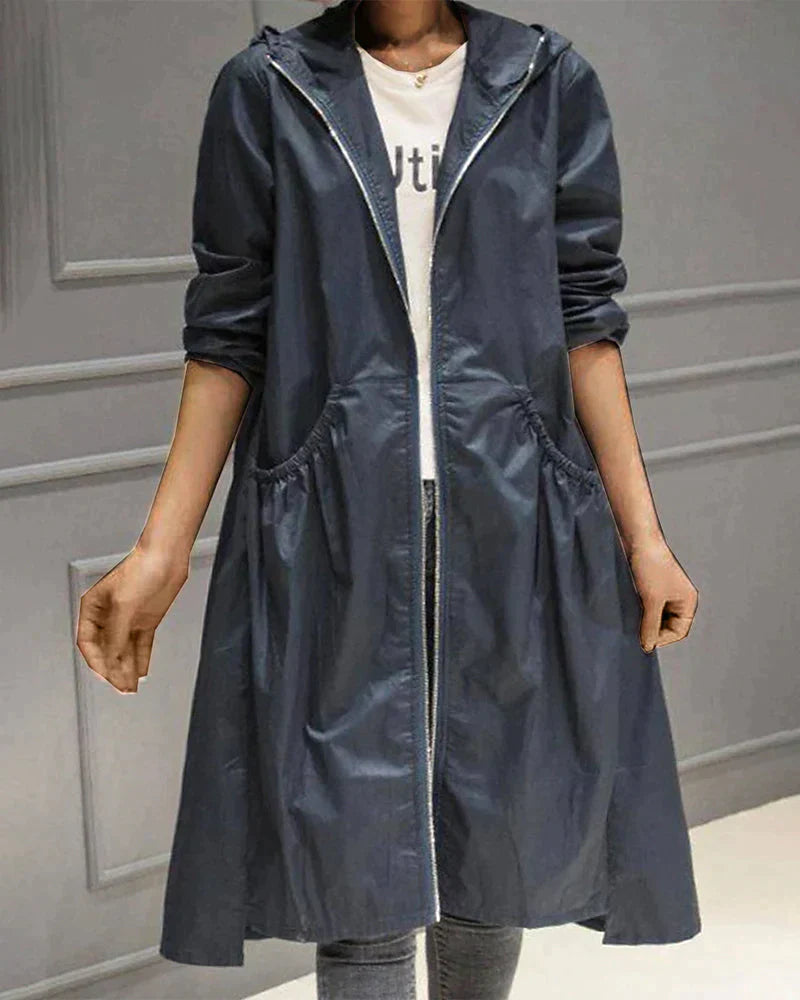 Lune London | Chic shoulder-length raincoat for women