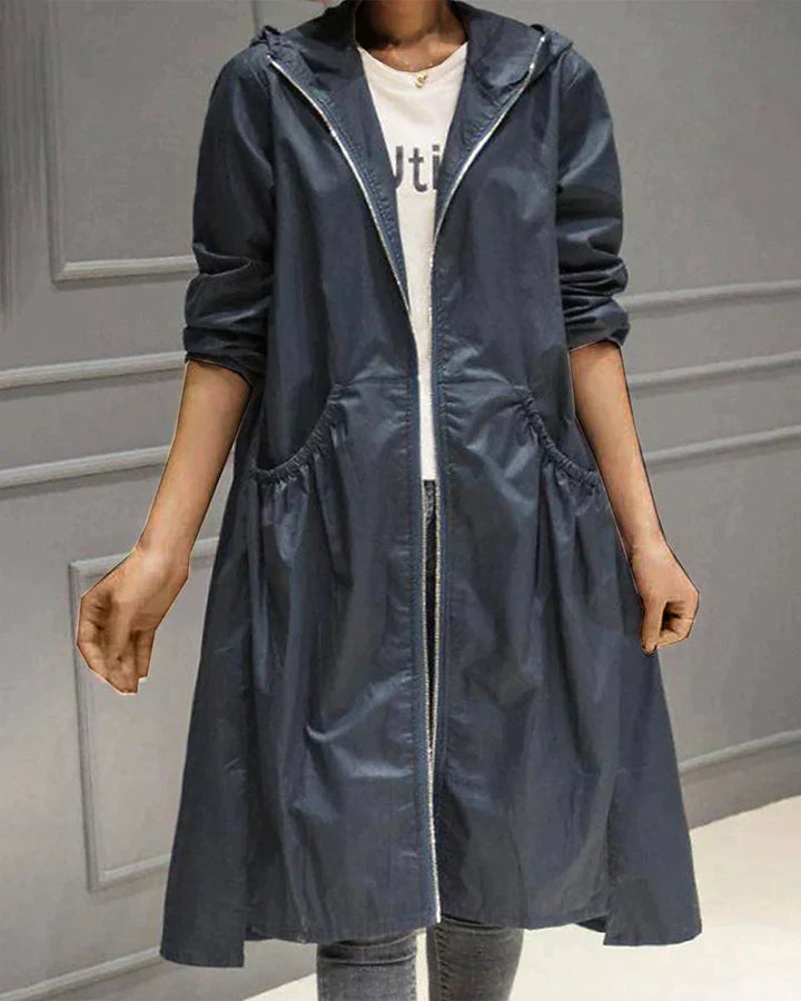 Lune London | Chic shoulder-length raincoat for women