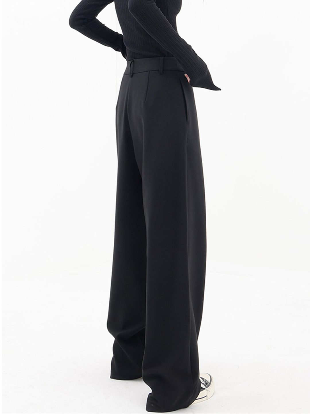 Lune London | Asymmetric baggy pants