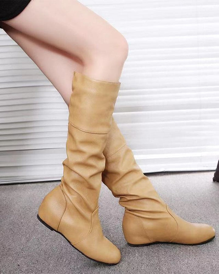 Chic und Stil | Flat Boots with Folds Up To The Knee