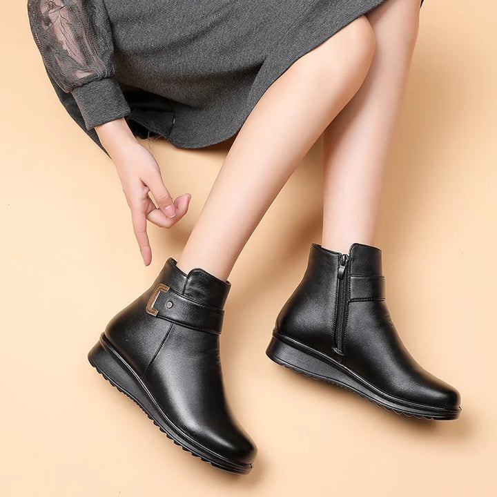 Lune London | Orthopedic boots for women with metal buckle in genuine leather and wool