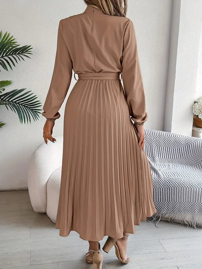 Lune London | Simple Dress with Stand-Up Collar and Pleated Belt