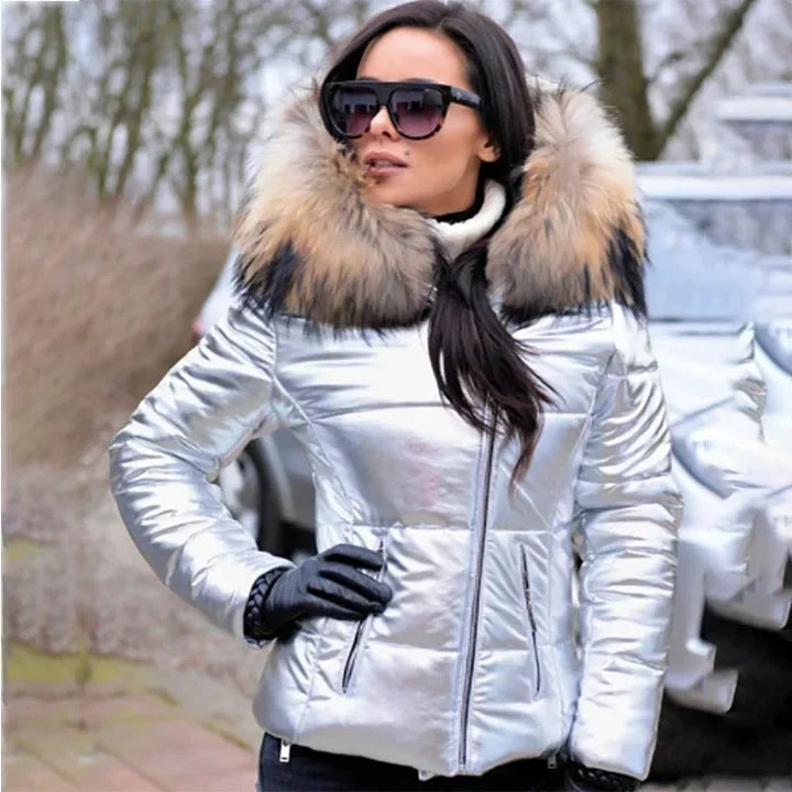 Lune London | fashionable coat with faux fur lining in the hood and collar