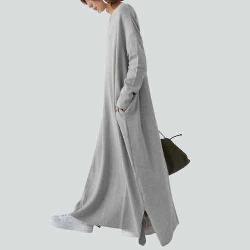 Lune London | Maxi sweater dress with V-neckline and long sleeves in a relaxed fit