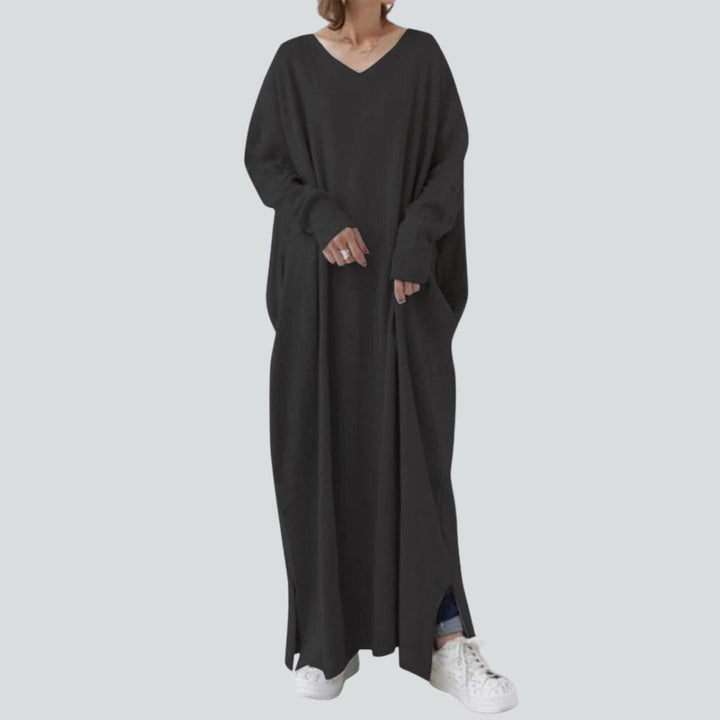 Lune London | Maxi sweater dress with V-neckline and long sleeves in a relaxed fit