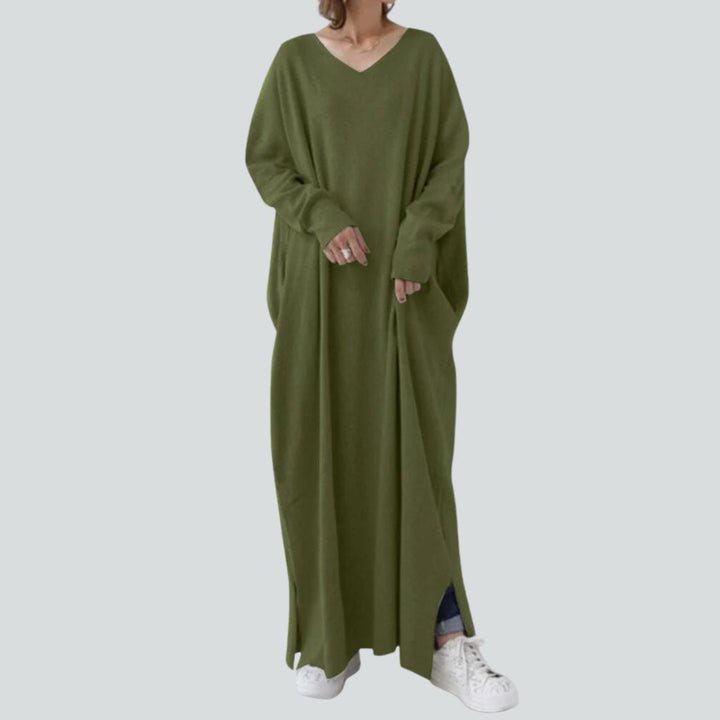 Lune London | Maxi sweater dress with V-neckline and long sleeves in a relaxed fit