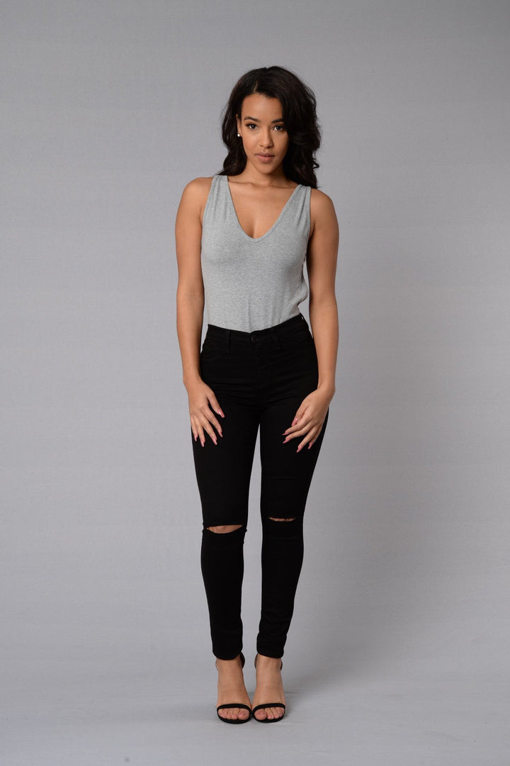 High-waisted jeans for women with trendy ripped details and fitted cut Lune London