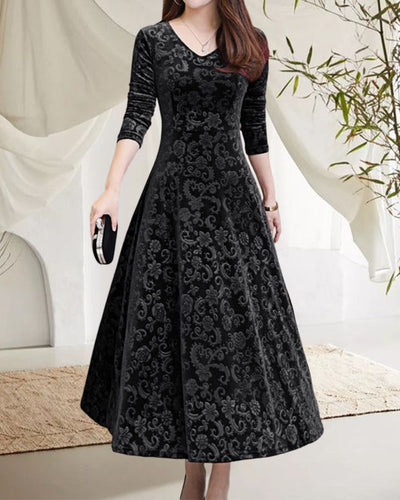 Lune London | Classic dress for women with three-quarter sleeves and a full design