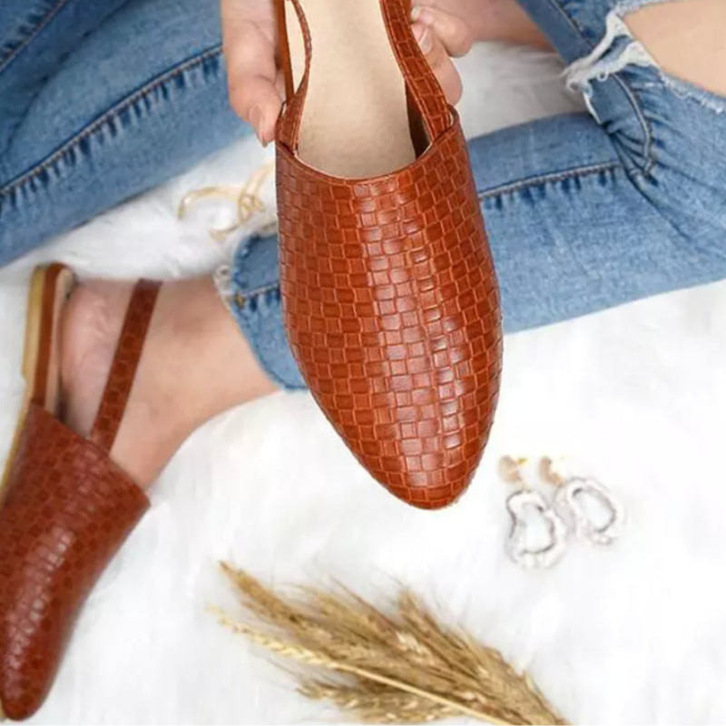 Chic und Stil | Handwoven Sandals