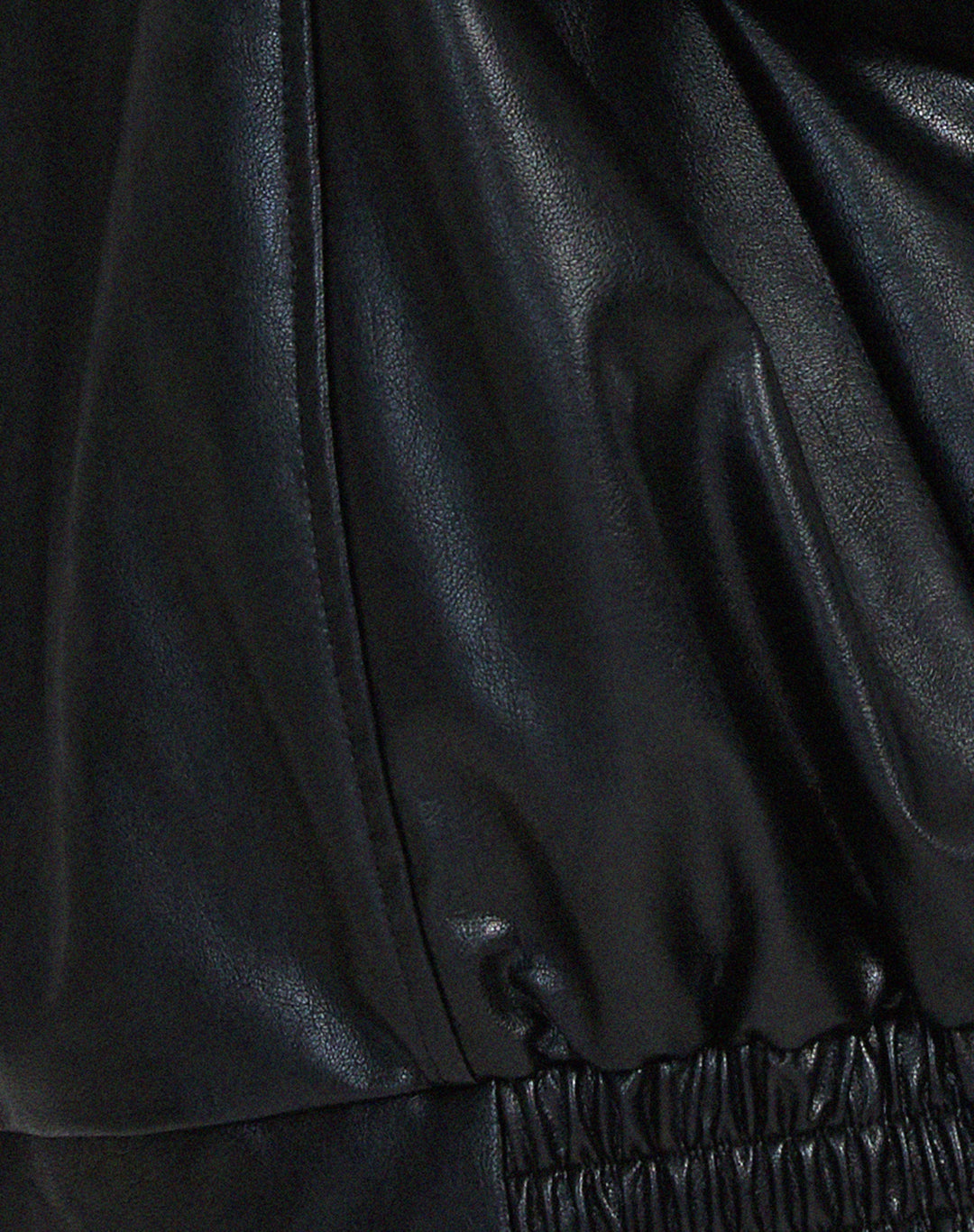 Lune London | Oversized faux leather jacket - Trendy street style look for leisure and everyday wear