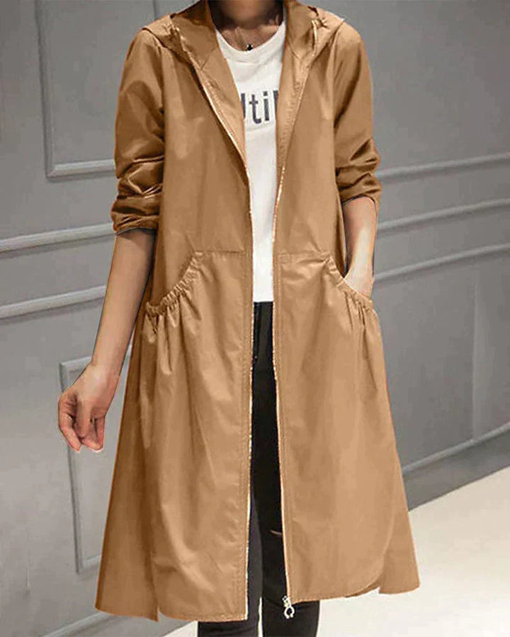 Lune London | Chic shoulder-length raincoat for women