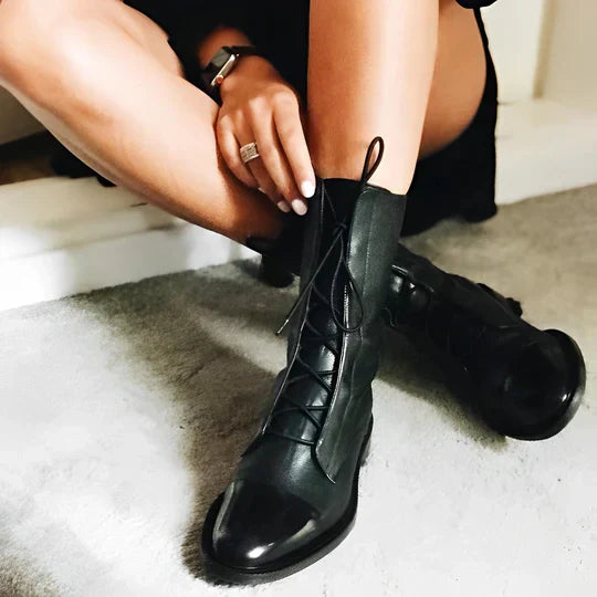 Lune London | Ankle boots - Leather - Lacing - Sleek design - Cap toes - Low cut