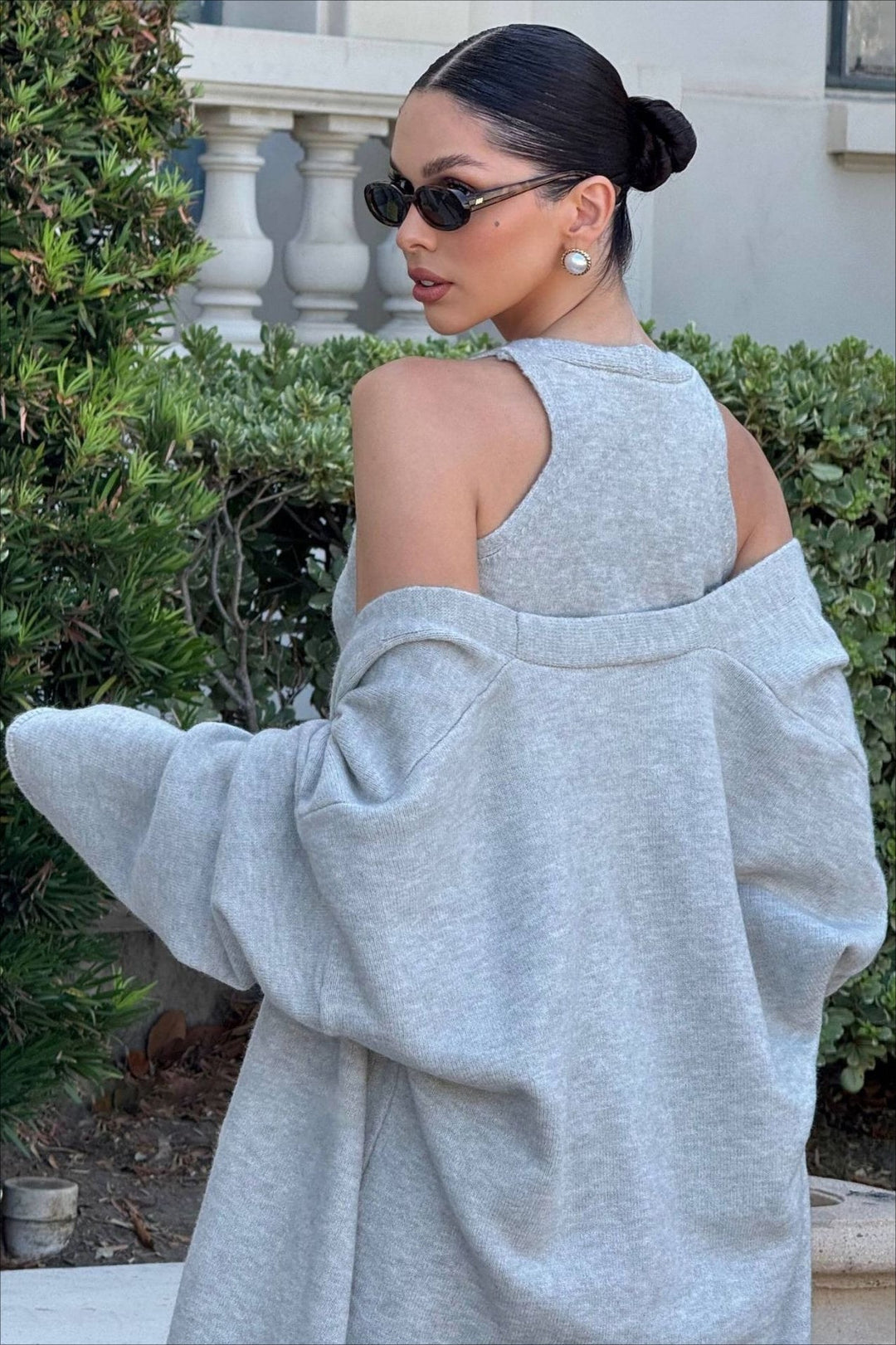 Chic und Stil | Gray Knit Vest & Maxi Skirt Three-Piece Set