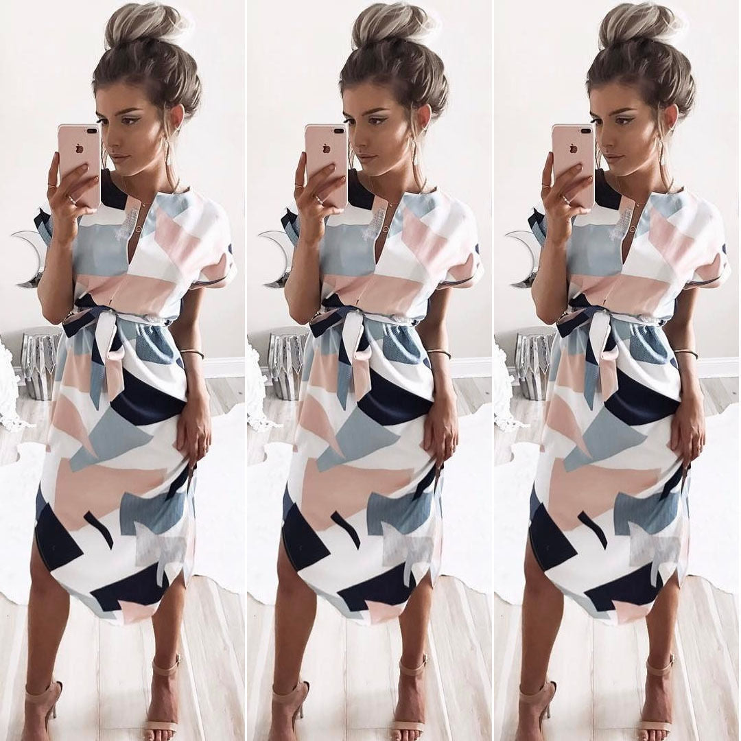 Robe midi femme avec motif géométrique moderne et nœud ajusté Chic & Stil