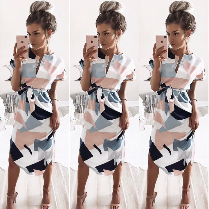 Robe midi femme avec motif géométrique moderne et nœud ajusté Chic & Stil