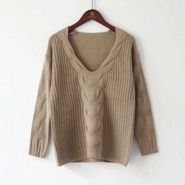 Chunky knit sweater for women with a V-neck design and a casual chic look