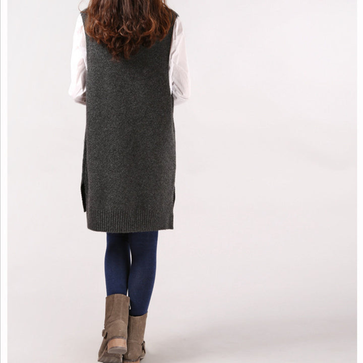 Knitted cardigan for women with V-neck and patch pockets Lune London