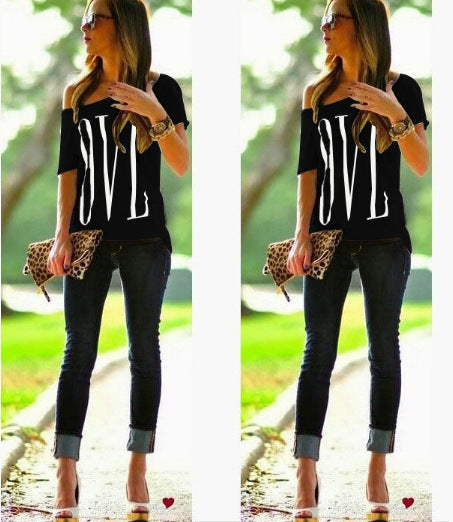 T-shirt femme à épaule dénudée avec grande inscription Chic & Stil
