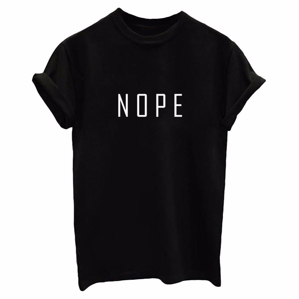T-shirt pour femmes avec un lettrage moderne accrocheur Chic & Stil