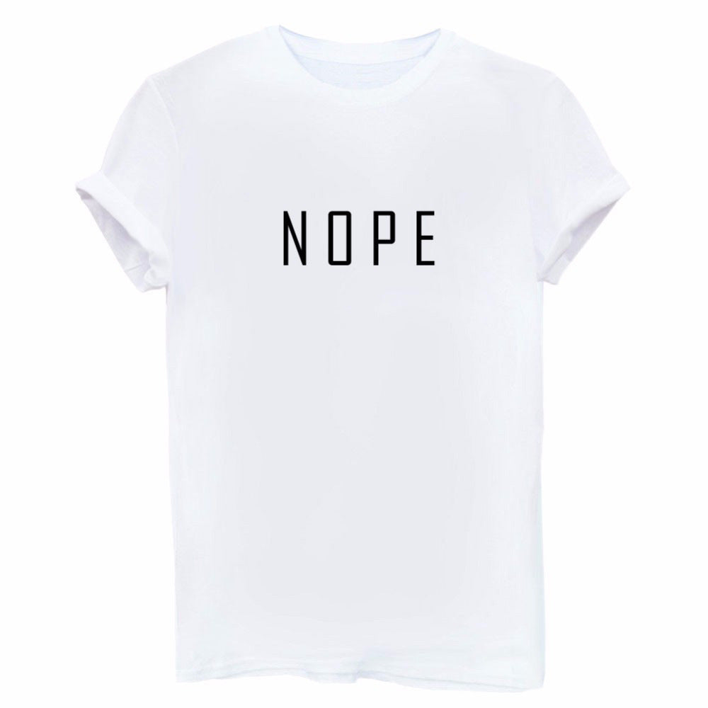 T-shirt pour femmes avec un lettrage moderne accrocheur Chic & Stil