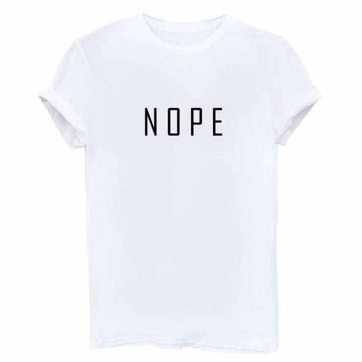 T-shirt pour femmes avec un lettrage moderne accrocheur Chic & Stil