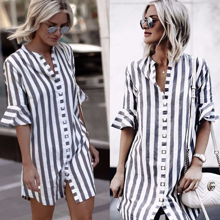Robe chemise rayée pour femmes avec des détails de volants à la mode et fermeture par boutons Chic & Stil
